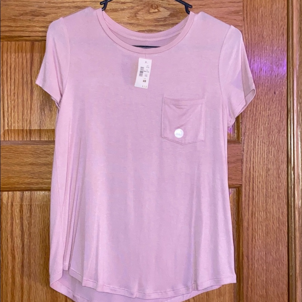 pink t-shirt